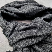 Eșarfă elegantă - Refined Stripes - Gri închis cu negru