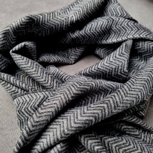 Eșarfă elegantă - Refined Stripes - Gri deschis cu gri închis