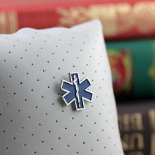 Insignă pin paramedic